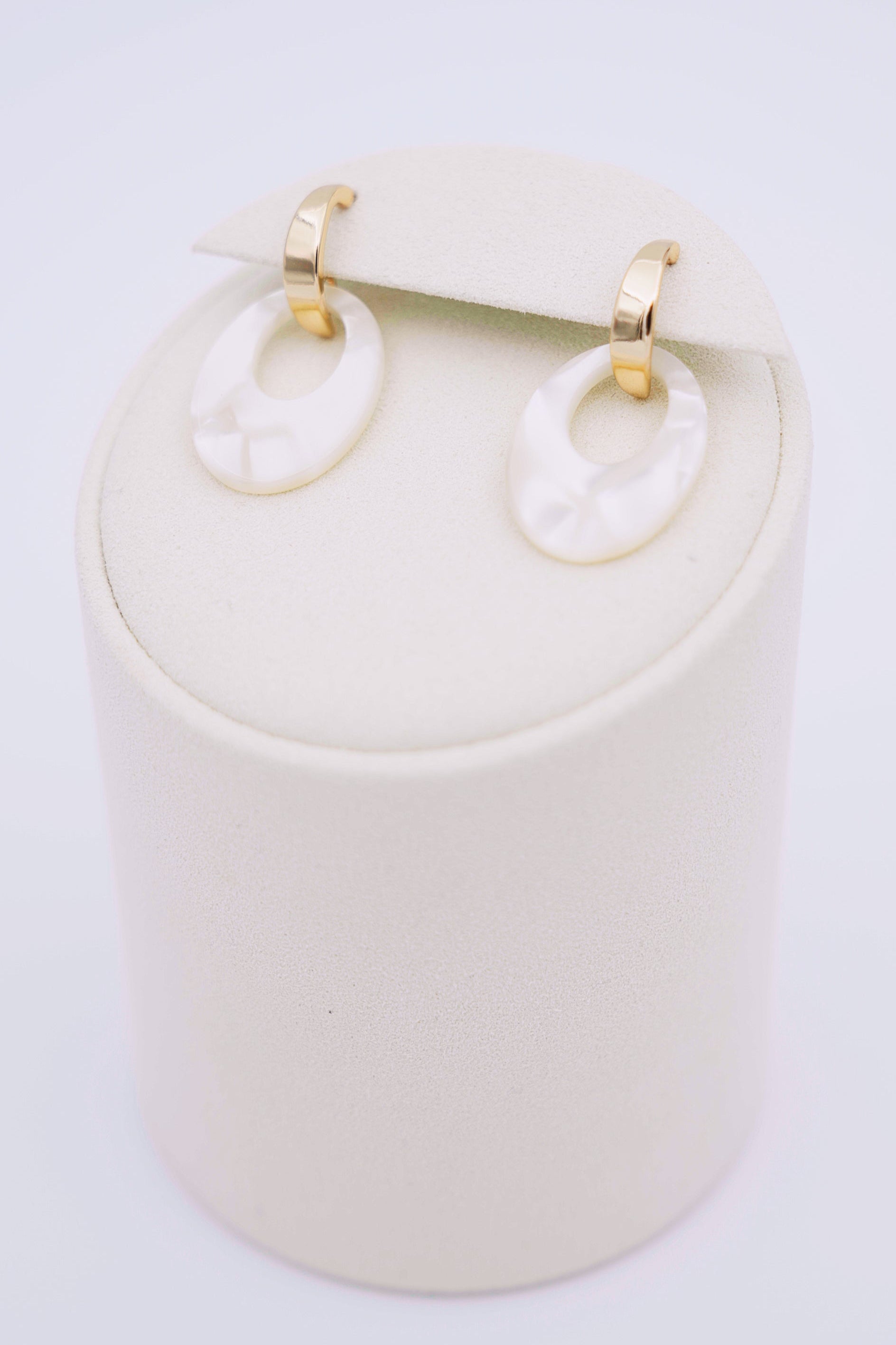 Goudkleurige witte ovale oorbellen-MyEssentials