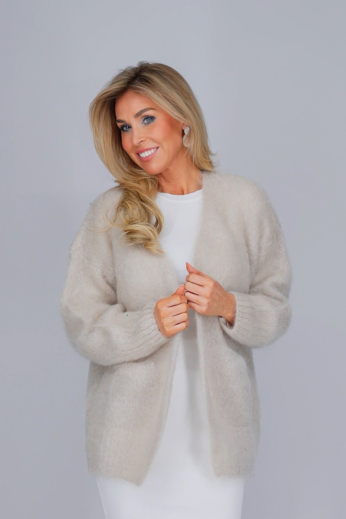 Taupekleurig cardigan in zachte mohairmix-MyEssentials