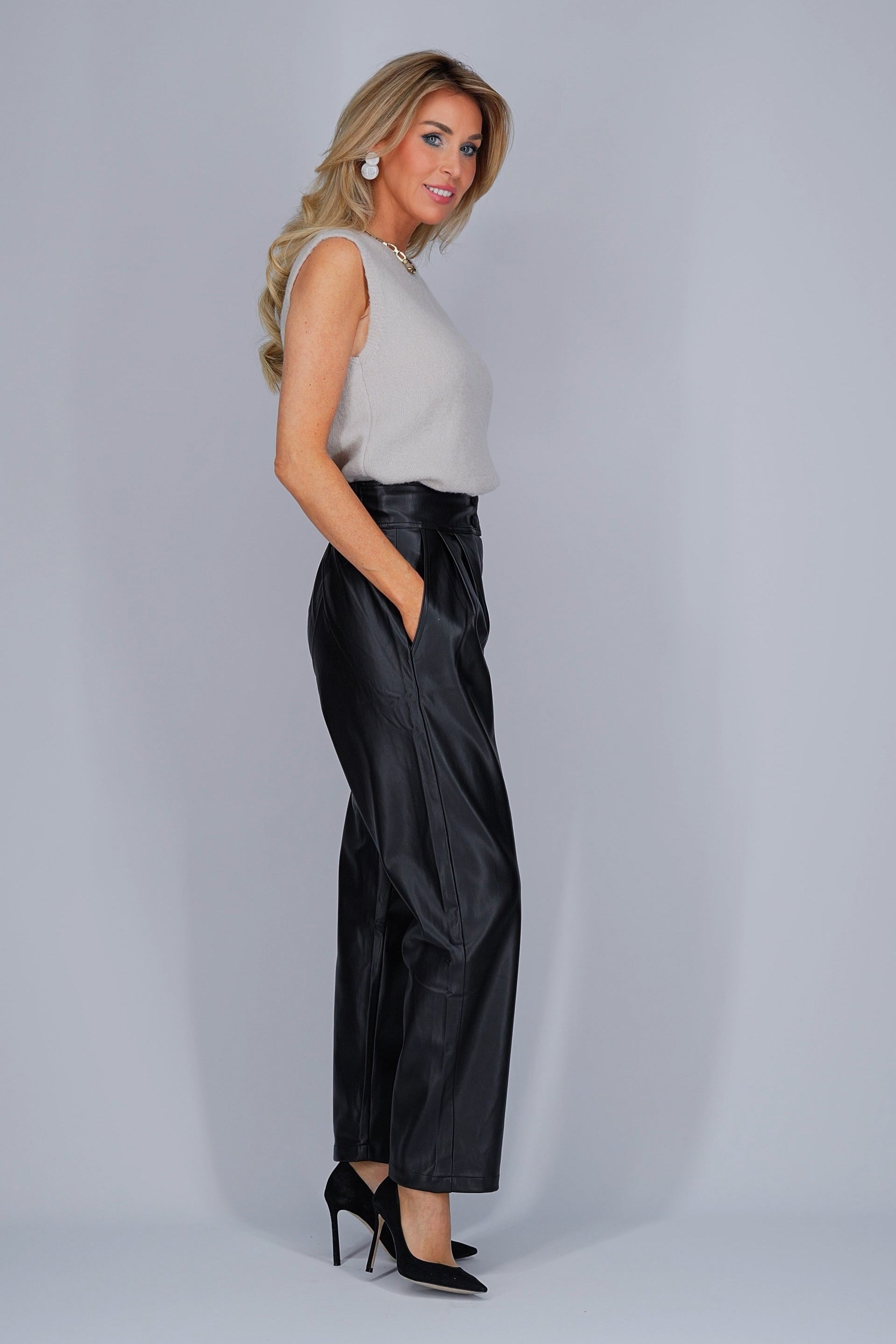 Zwarte wide leg broek in imitatieleer-MyEssentials